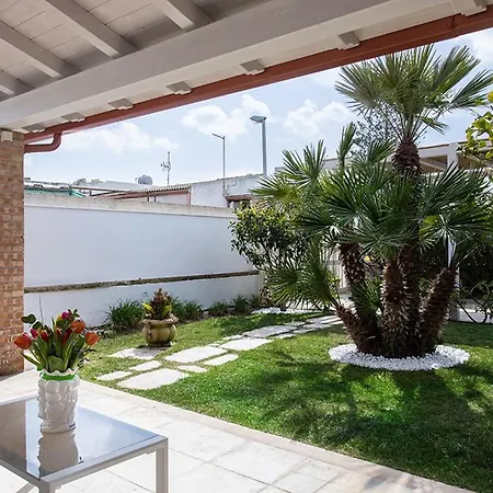 Casa vacanze Villetta Asia FronteMare Santa Maria del Focallo